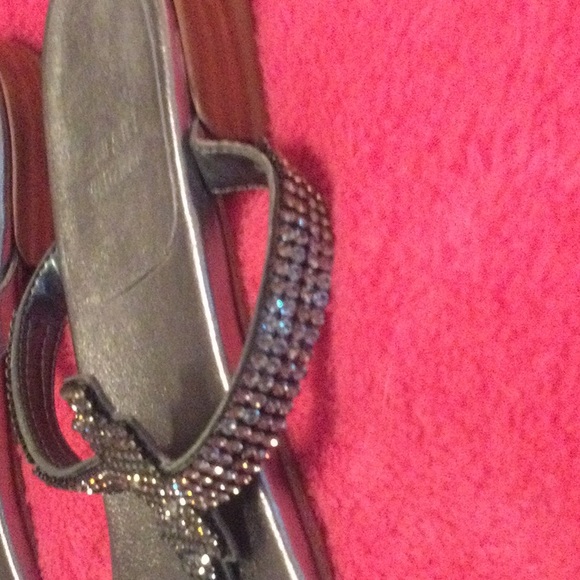 Stuart Weizmann Metallic vanity crystal t strap flax sandal SZ 8 - Picture 10 of 13